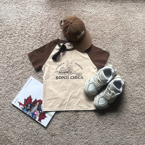 T-shirt with raglan sleeves and vintage cartoon prints - Picture 3 of 5